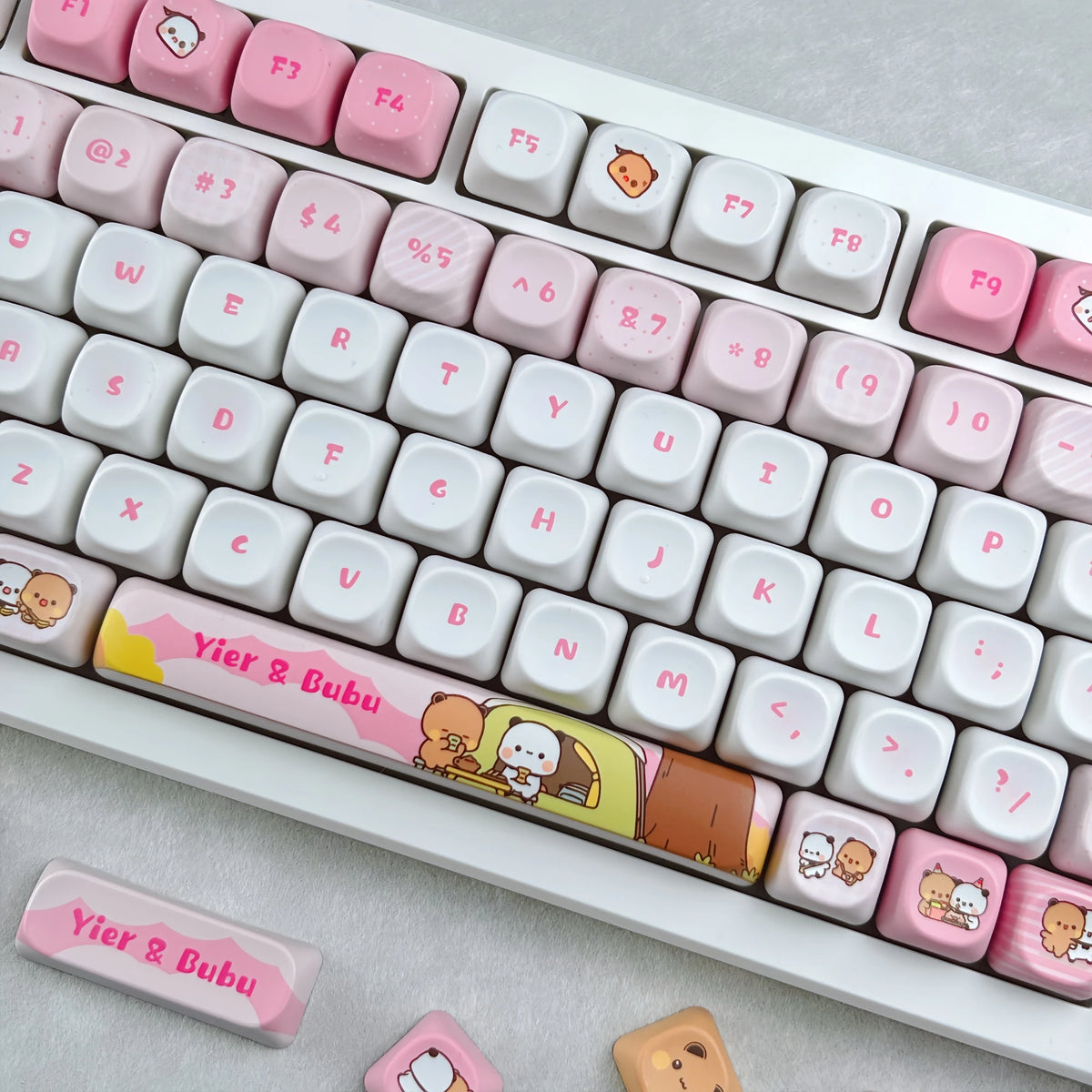 Bubu and Yier panda and bear keycap close-up